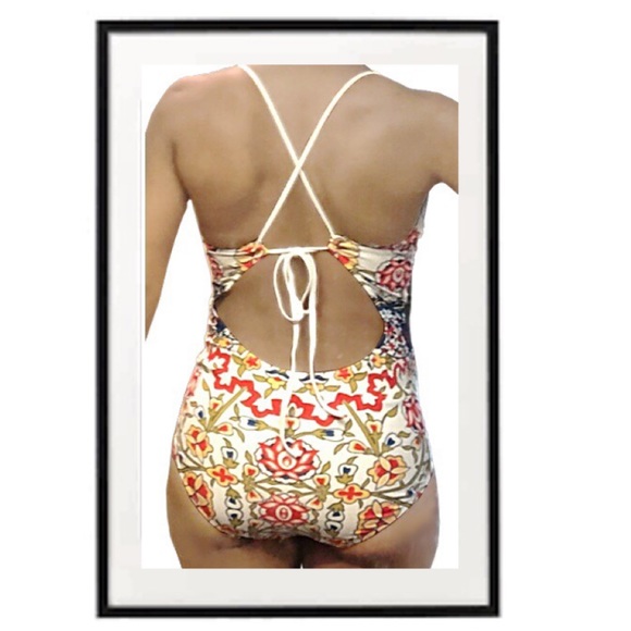🐠One piece multicolor floral design swimsuit - Picture 4 of 7